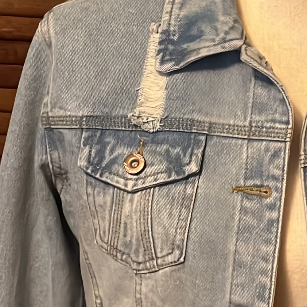 Jean Jacket Distressed - Picture 8 of 16